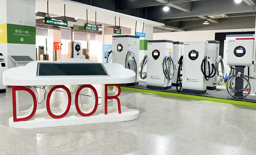 ข่าวล่าสุดของบริษัทเกี่ยวกับ การวิเคราะห์เชิงลึก: ผลตอบแทนจากการลงทุน (ROI) สำหรับการติดตั้งระบบกักเก็บพลังงานแบตเตอรี่และสถานีชาร์จรถยนต์ไฟฟ้าแบบเคลื่อนที่