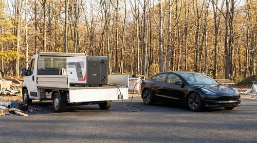 ข่าวล่าสุดของบริษัทเกี่ยวกับ เครื่องชาร์จ EV แบบพกพา Door Energy สำหรับบริการช่วยเหลือฉุกเฉินบนท้องถนนในสหราชอาณาจักร: ลดการลากรถ การรอคอย และการหยุดทำงานของยานพาหนะ